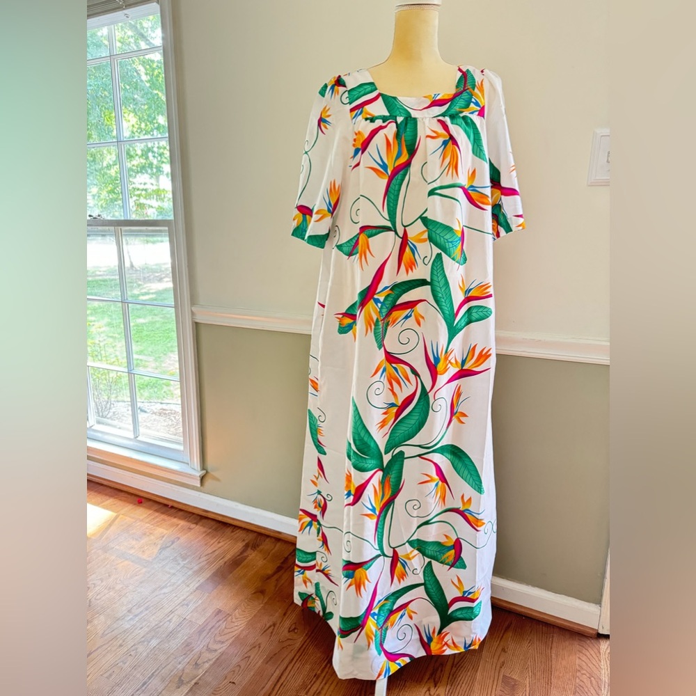 HILO HATTIE vintage floral house dress